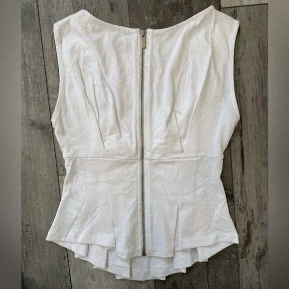 Zara White Pleated Peplum Sleeveless Blouse Silver Zip Back Small NWT - Picture 3 of 7